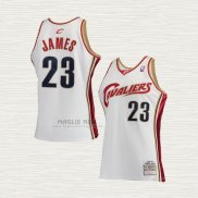 Maglia LeBron James NO 23 Bambino Cleveland Cavaliers Mitchell & Ness 2003-04 Bianco